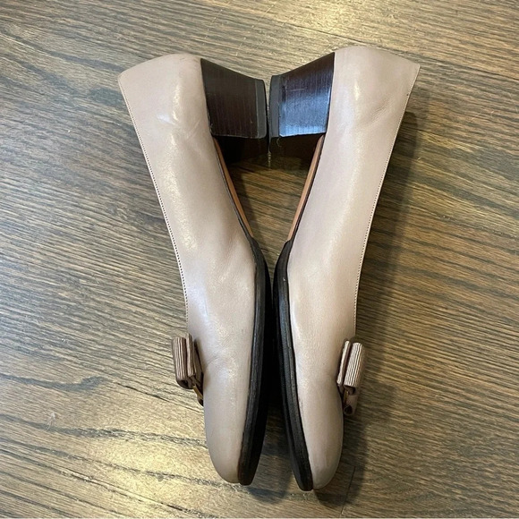 Salvatore Ferragamo Vara Bow Leather Pumps size 11 - Picture 6 of 13
